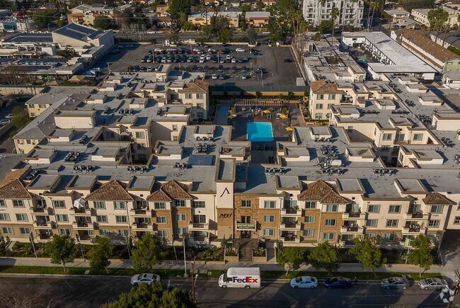 Building Photo - Avery Rental