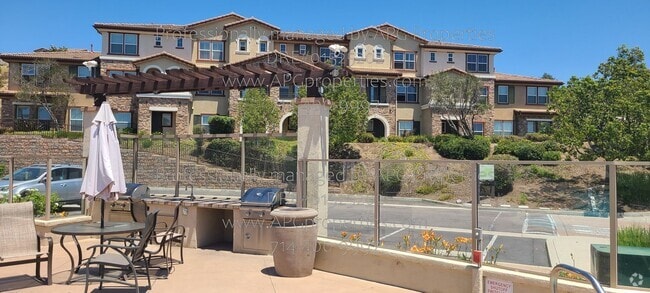 Building Photo - 2008 Montilla St Rental