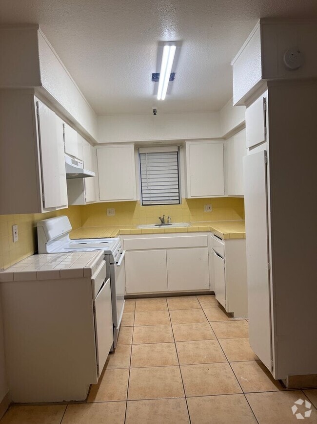 Building Photo - AVAILABLE NOW Rental