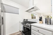 Kitchen - 1143 Lincoln Blvd