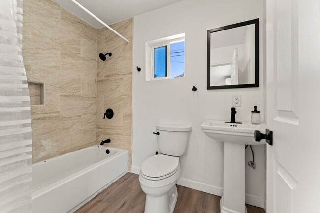 Photo - 2218 S Redondo Blvd Unit B