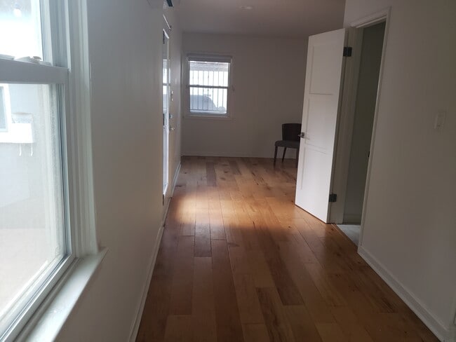 Living Room - 503 Bay St Unit B