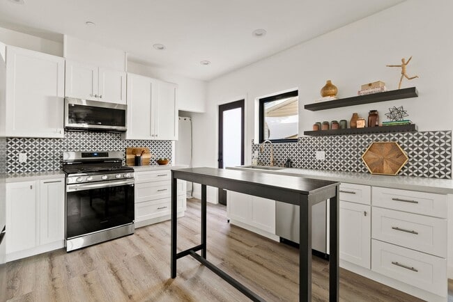 Building Photo - Stunning brand new construction, modern lu... Unit 8929 Hubbard Rental