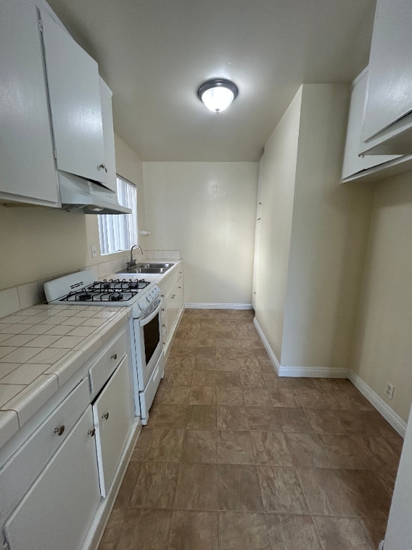 Photo - 409 N Los Robles Ave Unit 1