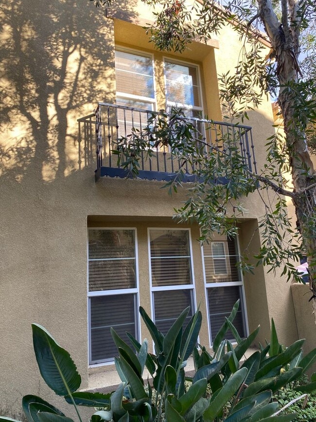 Photo - 3 bedroom/Patio 2 story, attached garage Great Access to the I215.