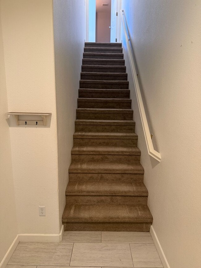 Photo - FOR LEASE - Gorgeous 2 + 2.5 Townhome near Downtown Ventura & Beaches with A/C!!