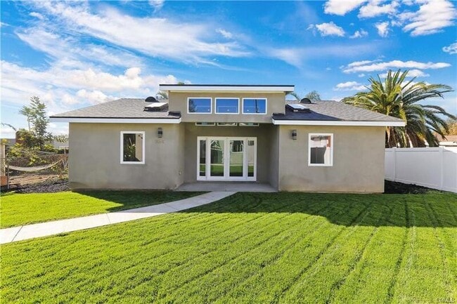 Building Photo - 552 N Cambridge St