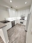 Photo - 3 Bed/2.5 Bath End Unit Townhome in Chateau Village