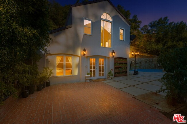 Photo - 1174 Coldwater Canyon Dr House