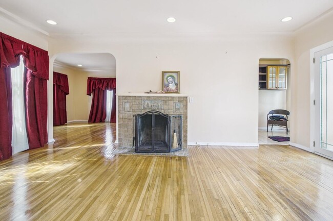 Photo - 517 E Chestnut St