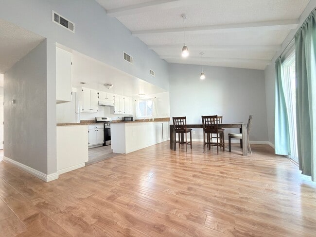 Photo - 9845 Hayvenhurst Ave