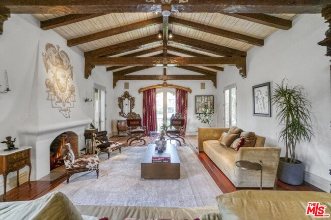 Photo - 707 N Bedford Dr