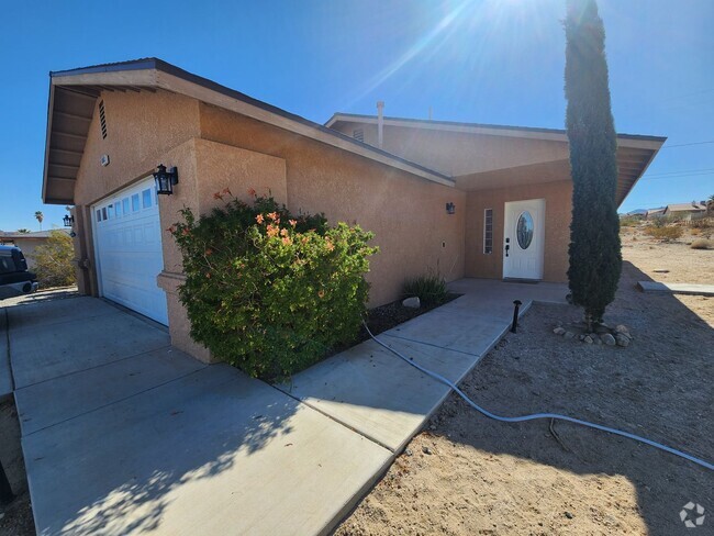 Building Photo - Move In Special **300 OFF 1st Month Rent**... Rental