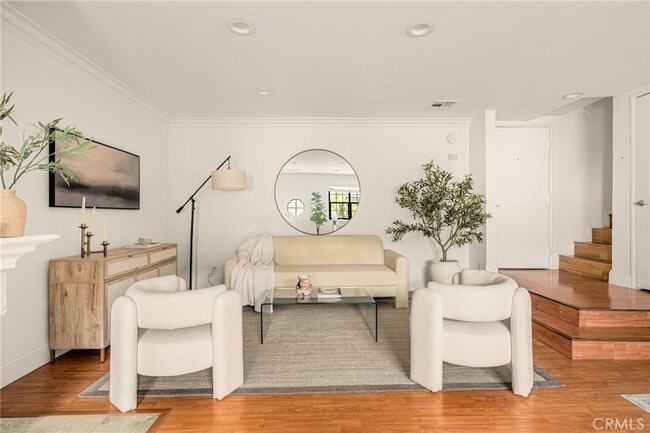 Building Photo - 698 S Berendo St Unit 206