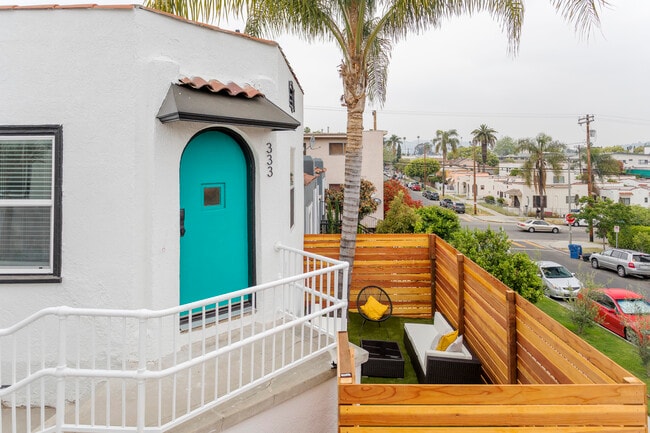 Building Photo - 333 N Alexandria Ave Unit 333.5