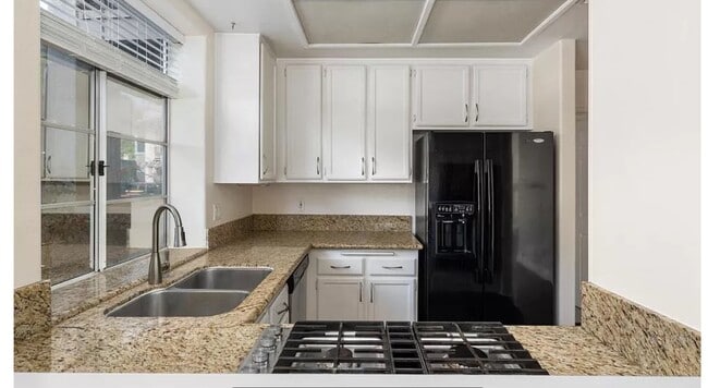 Building Photo - 3432 Cameo Dr Unit #59