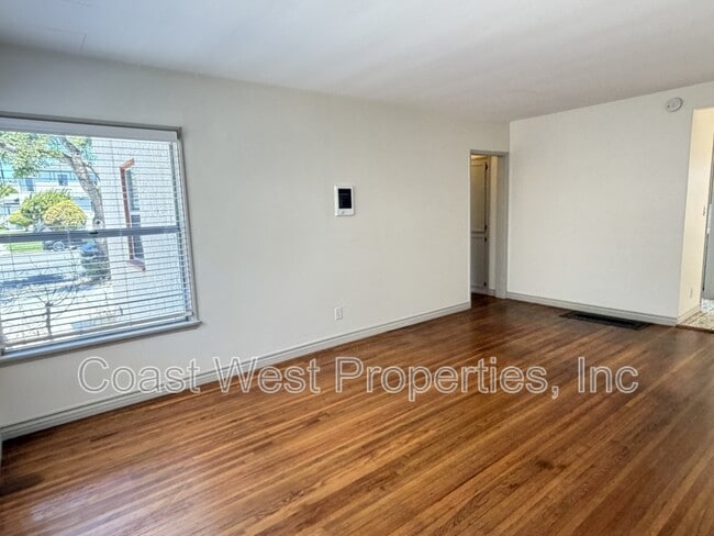 Building Photo - 1041 Loring St