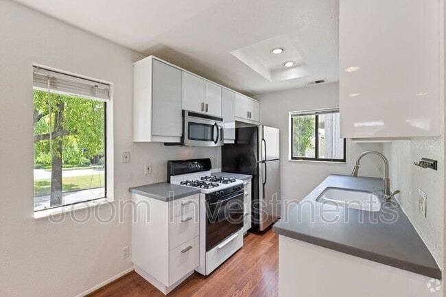 Building Photo - 111 S Sierra Madre Blvd Unit #1 Rental