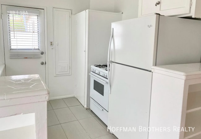 Building Photo - 2220 Ocean Park Blvd Unit C