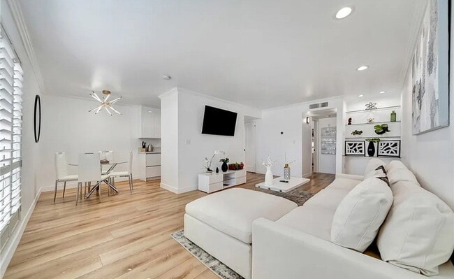 Building Photo - Best Location! Beautiful, newly remodeled ... Rental