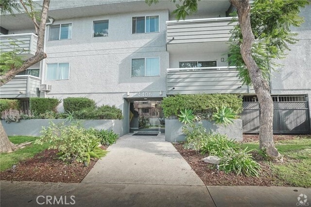 Building Photo - 4406 Cahuenga Blvd Unit 107A Rental