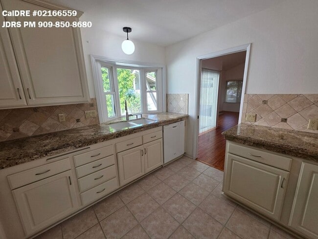 Photo - Irvine 3 Bedroom Home With Pool