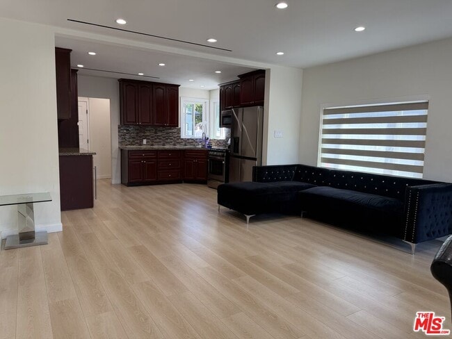 Photo - 8561 Kyle St