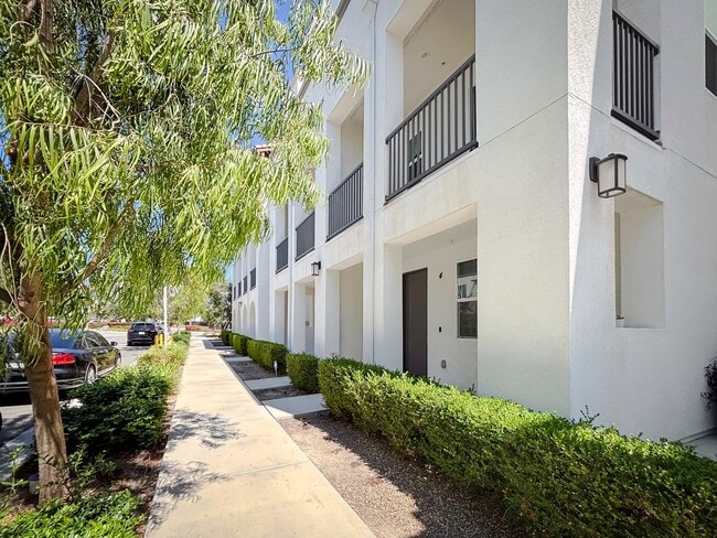 Photo - EXQUISITE 2 BEDROOM TOWNHOME IN THE HEART ...