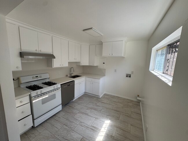 Photo - 2837 Huron St Unit 2837 1/2