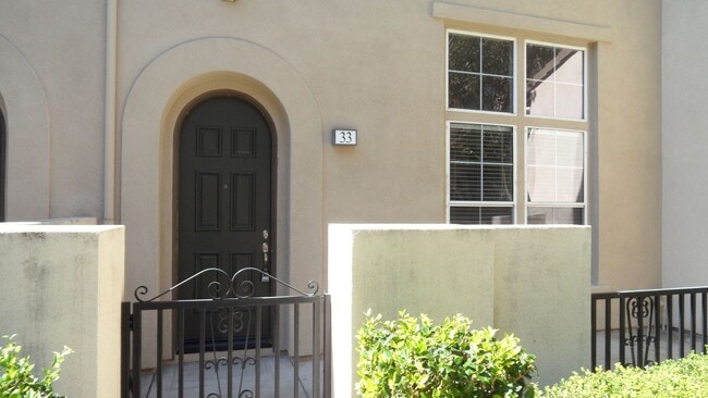 Building Photo - 33 Bonsall