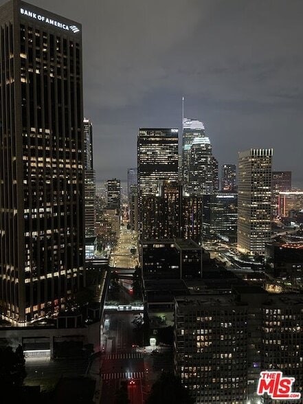 Building Photo - 800 W 1st St