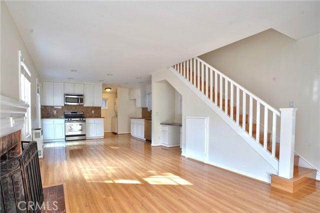 Building Photo - 1105 N Beverly Glen Blvd