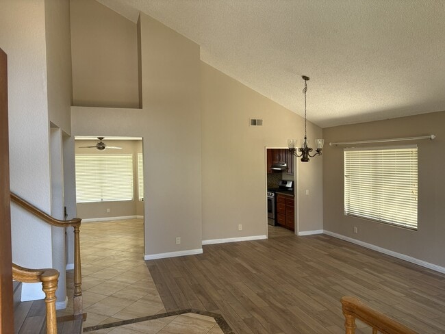 Photo - 2345 Heritage Dr