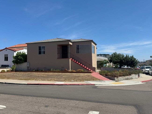 POINT LOMA HOME 4br-2.0 baths located on l... - POINT LOMA HOME 4br-2.0 baths located on l...