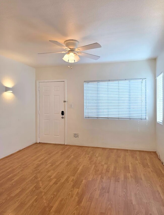 Building Photo - 2419 Arizona Ave Unit 2419