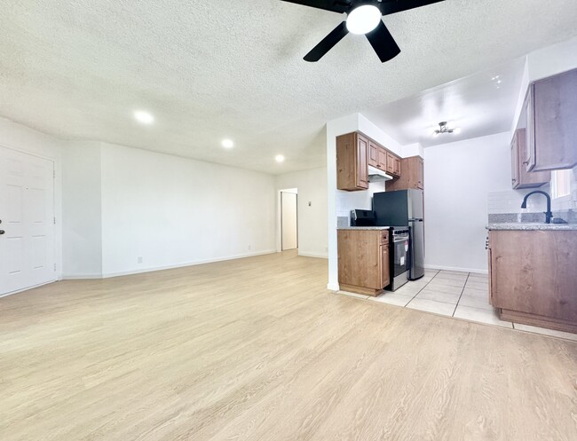 Building Photo - 6561 Fulton Ave Unit 14 Rental