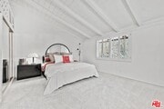 Photo - 4363 Hayvenhurst Ave