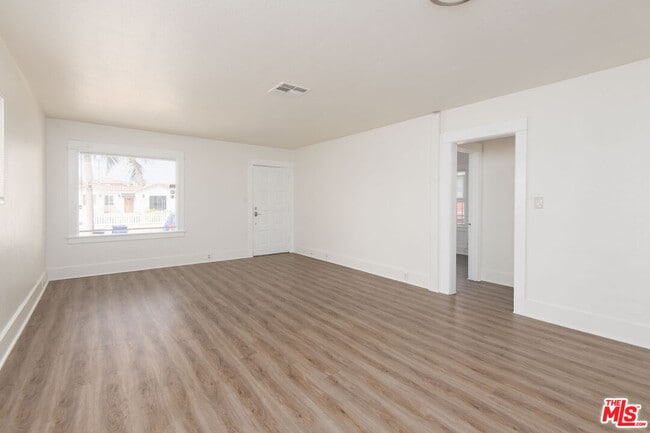 Photo - 2132 Cloverdale Ave