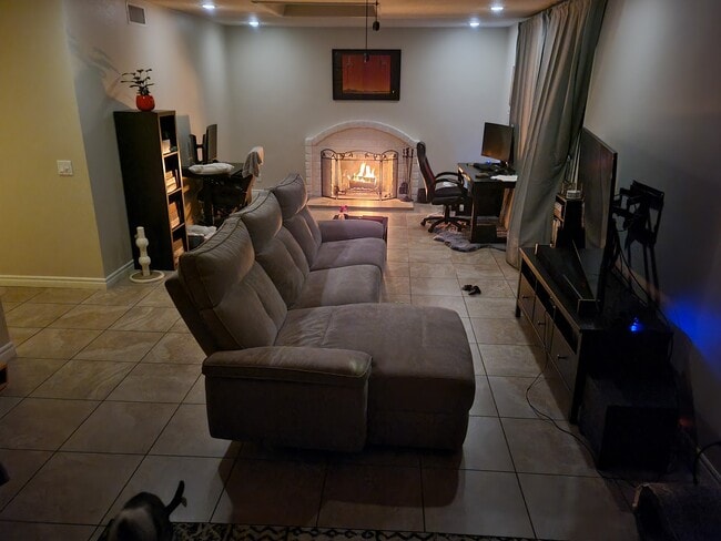 Photo - 575 Pierpont Dr House