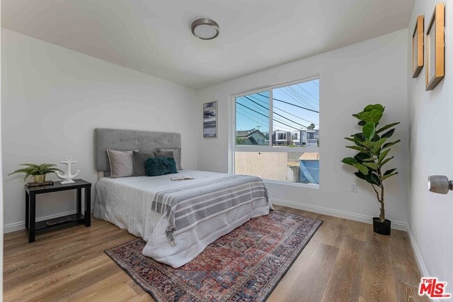 Photo - 815 N Kingsley Dr