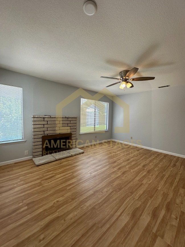 Photo - 515 Newport Dr