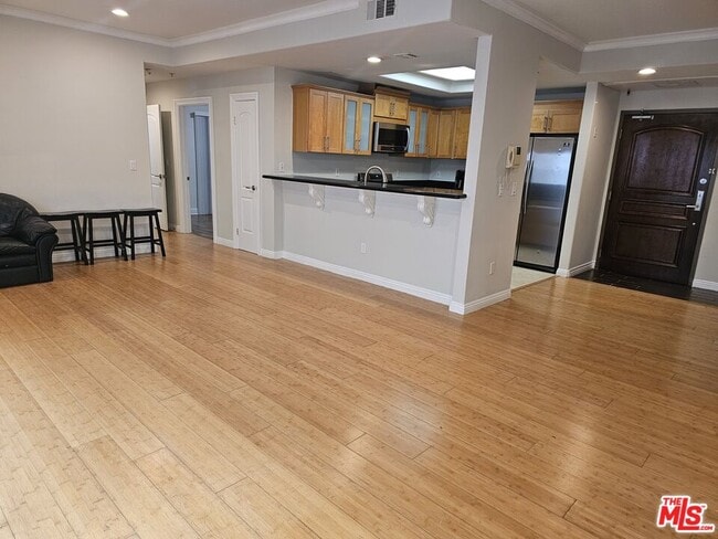 Photo - 1128 S Serrano Ave Unit 102