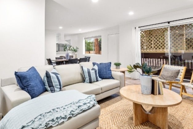 Living room - 1143 Lincoln Blvd