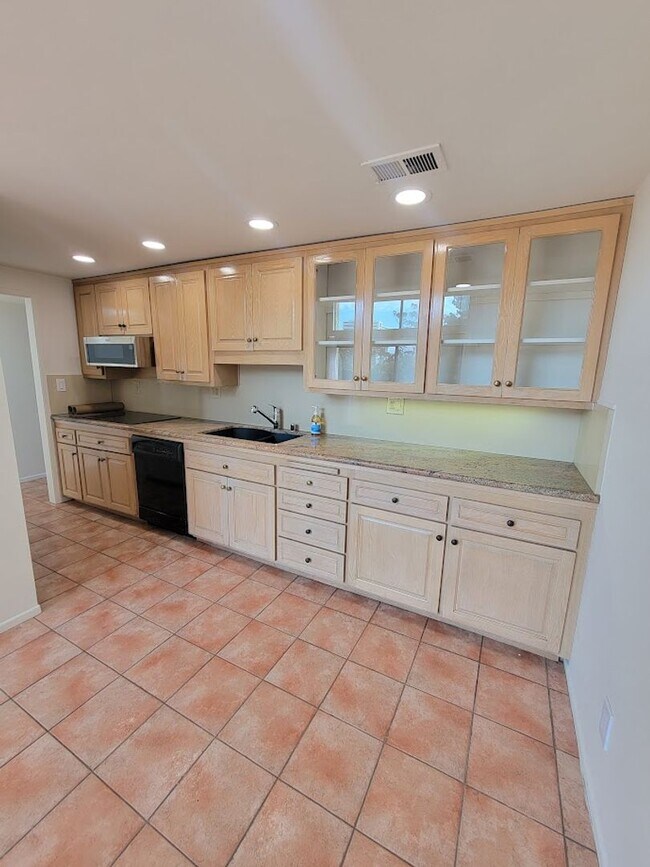 Photo - HUGE UPPER 1BD/1.5BA CONDO WITH LOFT, PARKING LAUNDRY AND 2 PRIVATE BALCONIES!! Unit 403