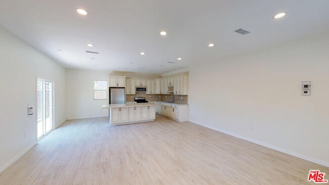 Photo - 7252 Glade Ave