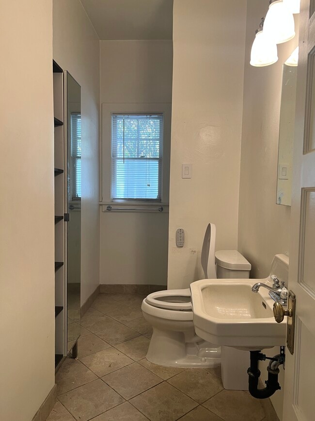 bathroom - 105 S El Molino Ave Unit 3