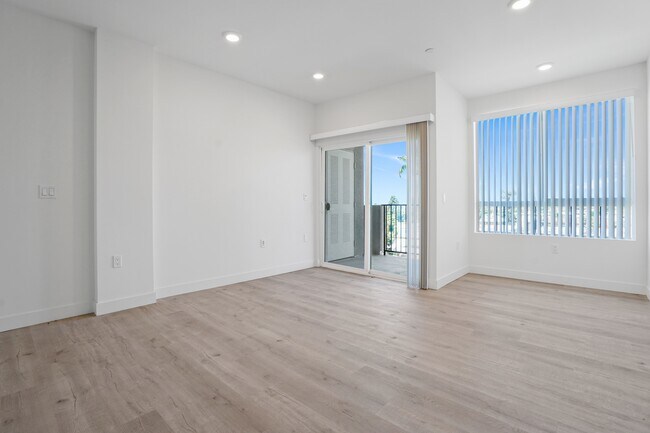 Photo - 8802 Van Nuys Blvd Unit 304