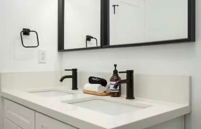 Photo - 3517 Menlo Ave