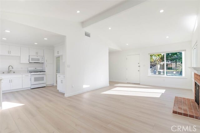 Photo - 9551 Gierson Ave