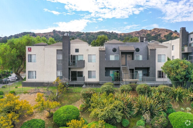 Building Photo - Canyon Crest